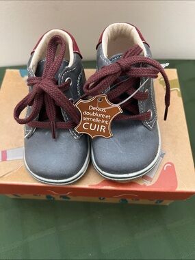 NWTs Kids Leather Lace-Up Shoes in Blue with Burgundy Accents Walking Shoes